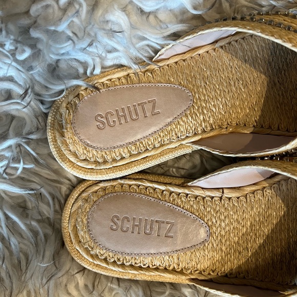 Schultz Studded Raffia Sandals. Size 7. - Picture 3 of 5